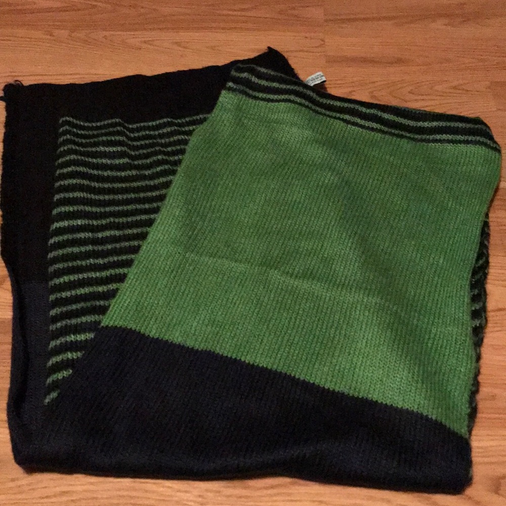 Tickled pink scarf - Picture 6 of 6